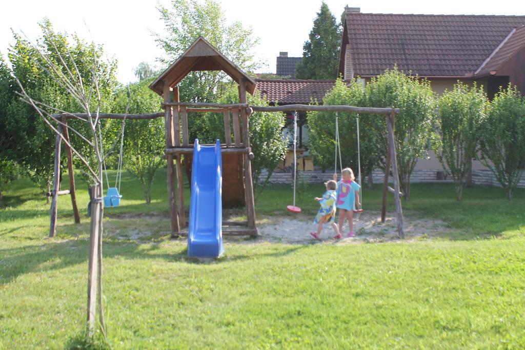 Ponty-Poronty Vendeghaz Hotel Nagybaracska Luaran gambar